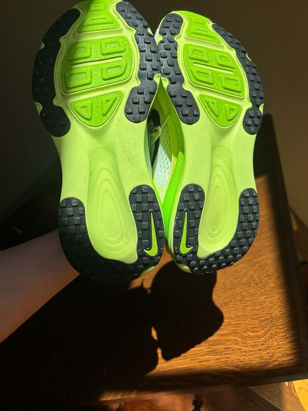 Nike Vomero 18 White Electric Green Volt Running Shoes-6 - Picture 6 of 12